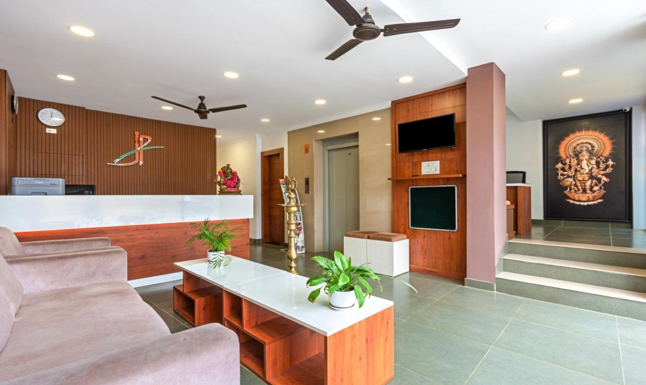 Treebo Jp Residency Hotell Thiruvananthapuram Exteriör bild
