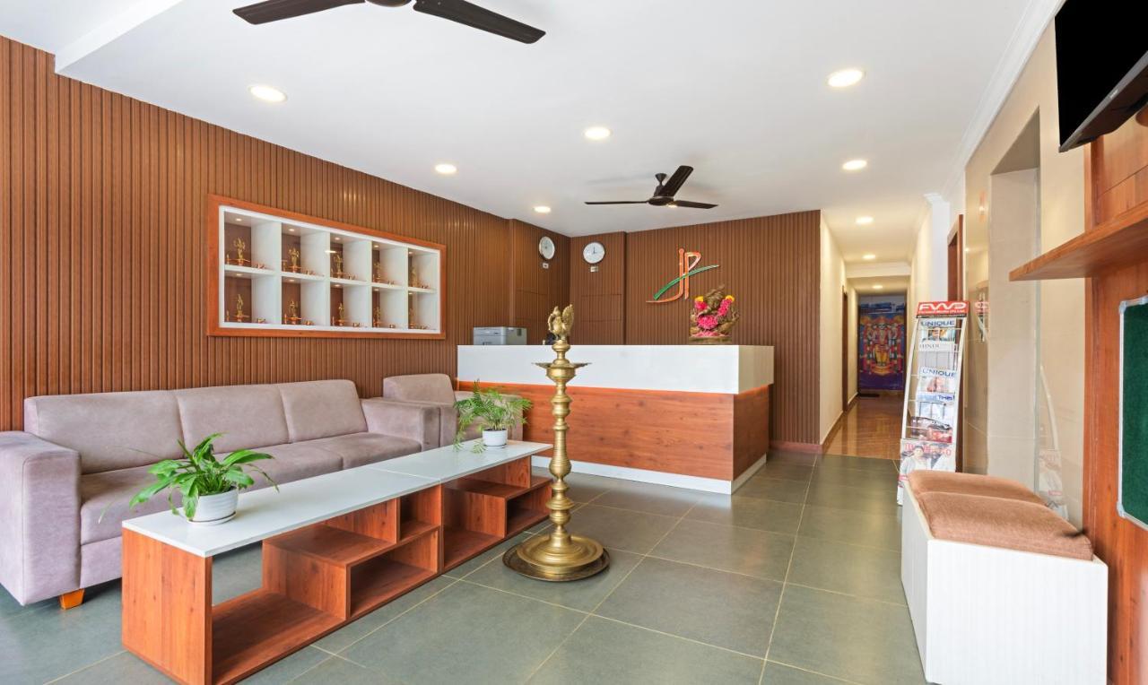 Treebo Jp Residency Hotell Thiruvananthapuram Exteriör bild